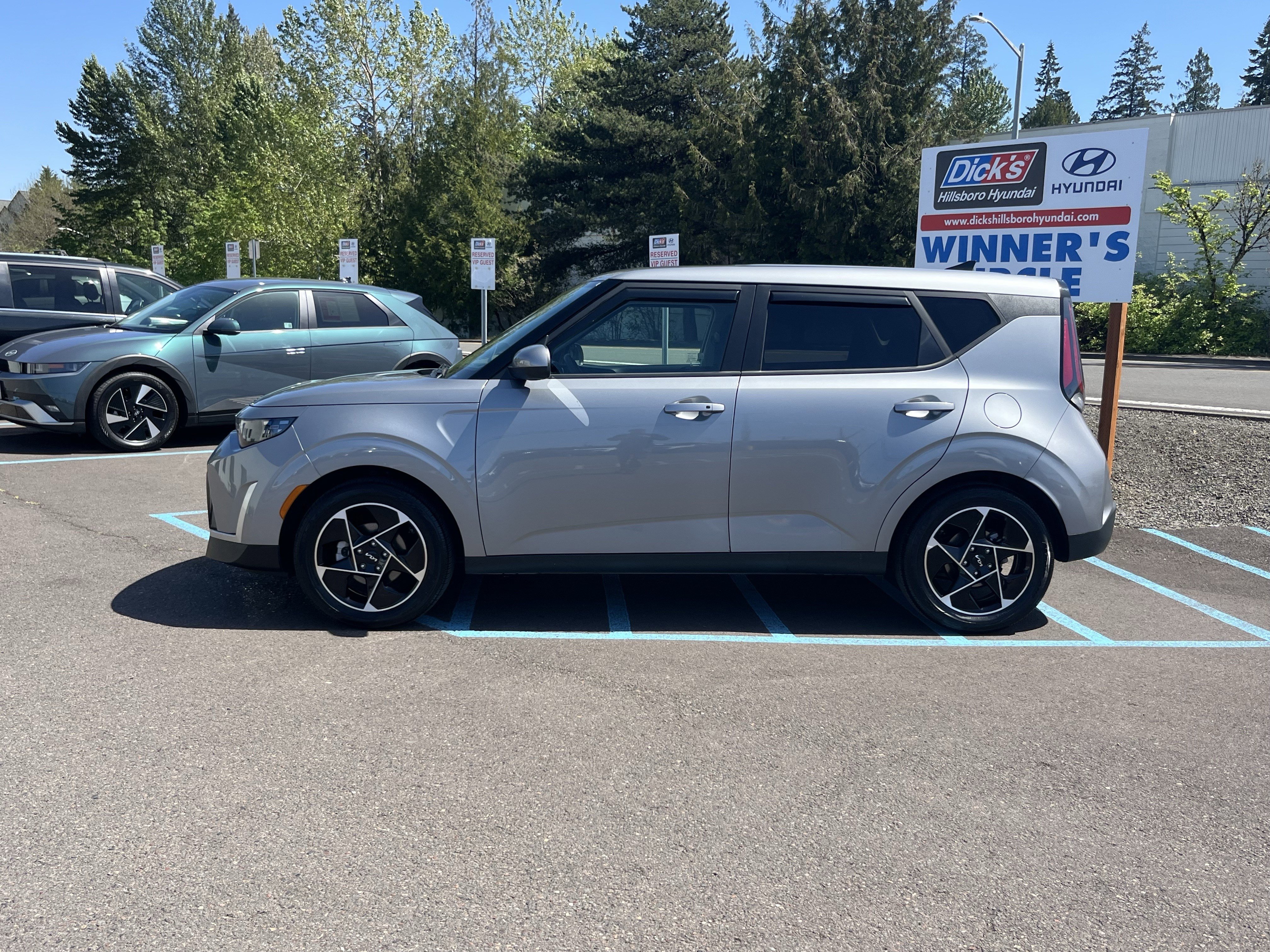Used 2023 Kia Soul EX FWD image 2
