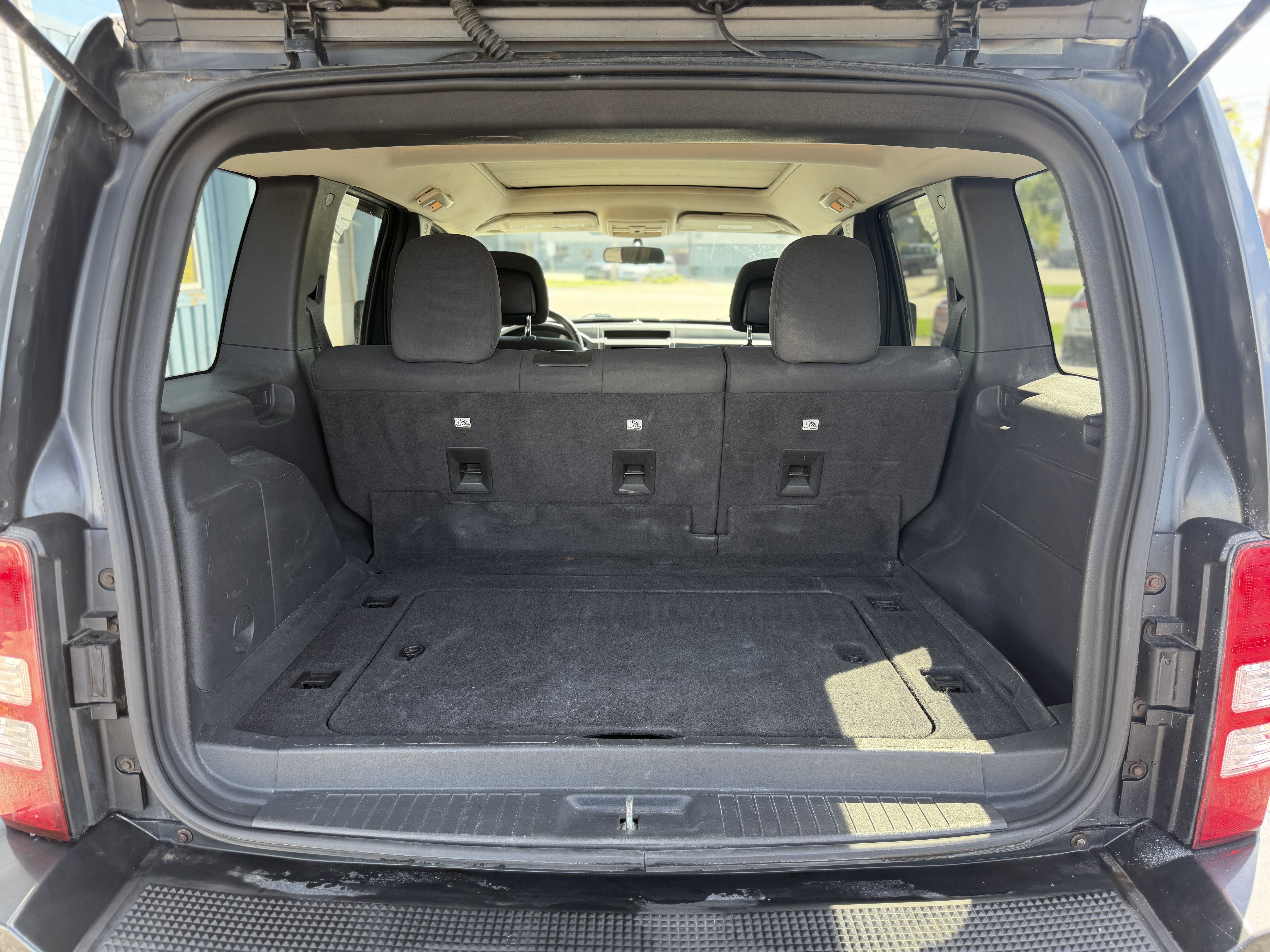 Used 2011 Jeep Liberty Sport AWD/4WD image 30