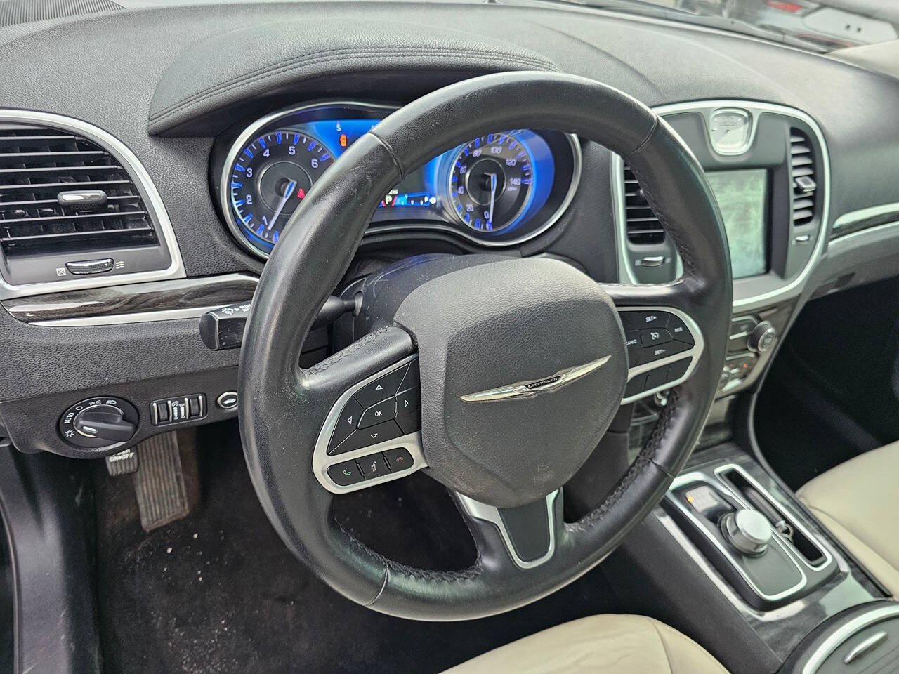 Used 2019 Chrysler 300 Touring w/ Quick Order Package 2EF RWD image 14