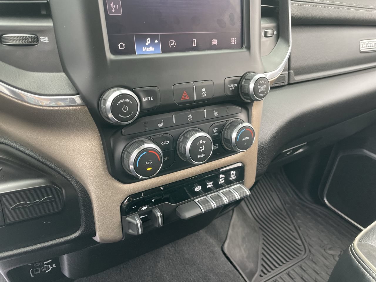 Used 2022 RAM 2500 Laramie AWD/4WD image 18
