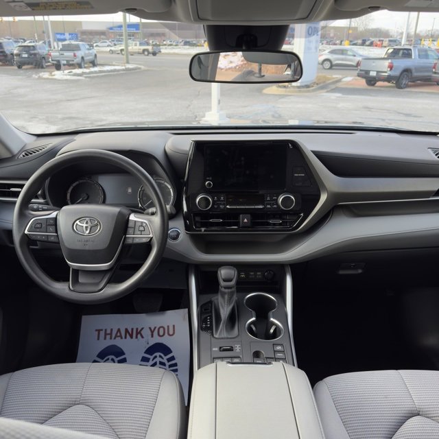 Used 2023 Toyota Highlander L image 16