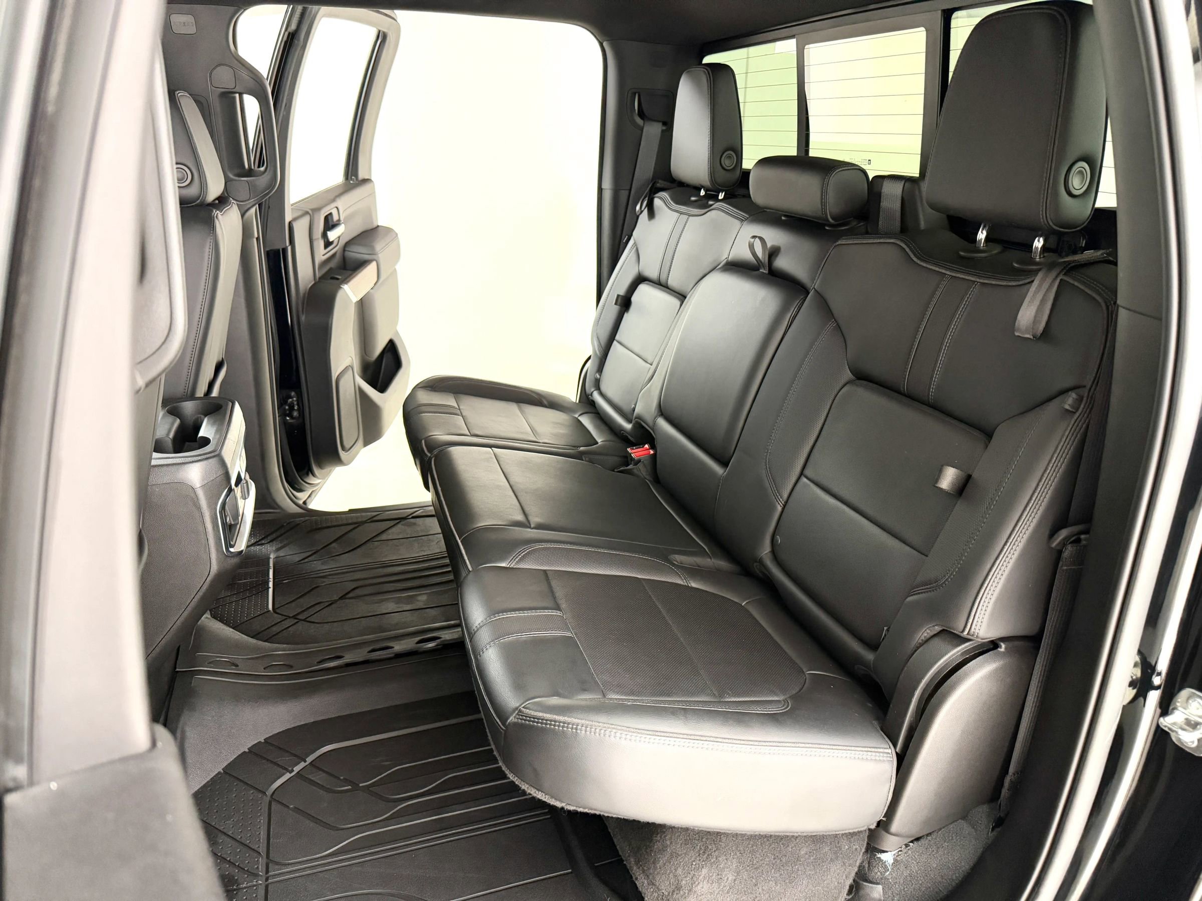 Used 2022 Chevrolet Silverado 2500 High Country w/ Technology Package image 30