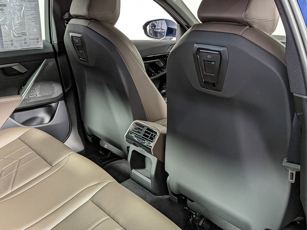 Used 2025 BMW 530i xDrive w/ Premium Package image 40