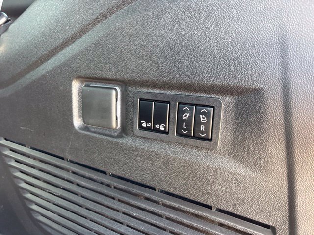 Used 2021 GMC Yukon Denali w/ Denali Premium Package AWD/4WD image 37