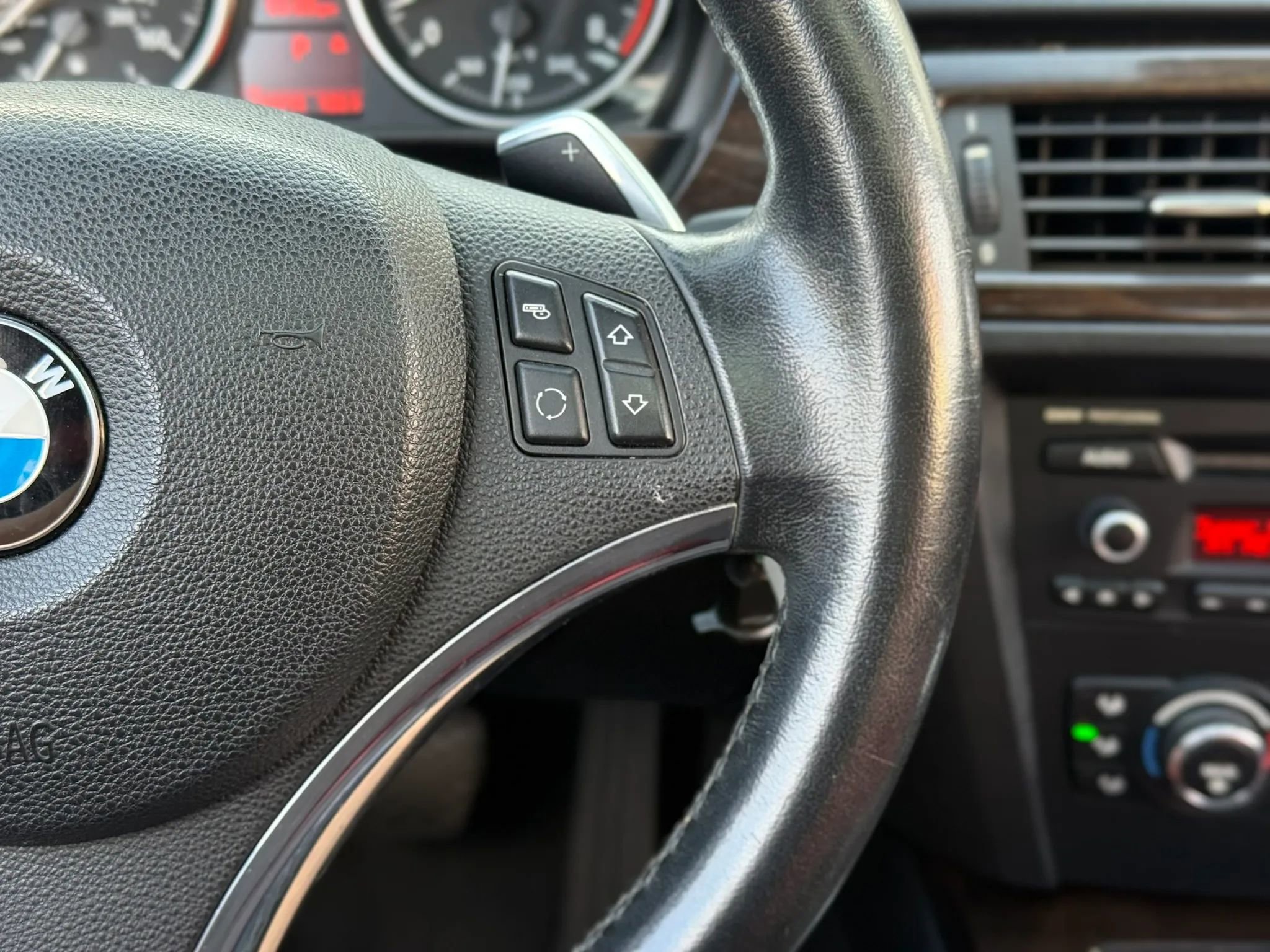 Used 2011 BMW 335i Coupe image 25