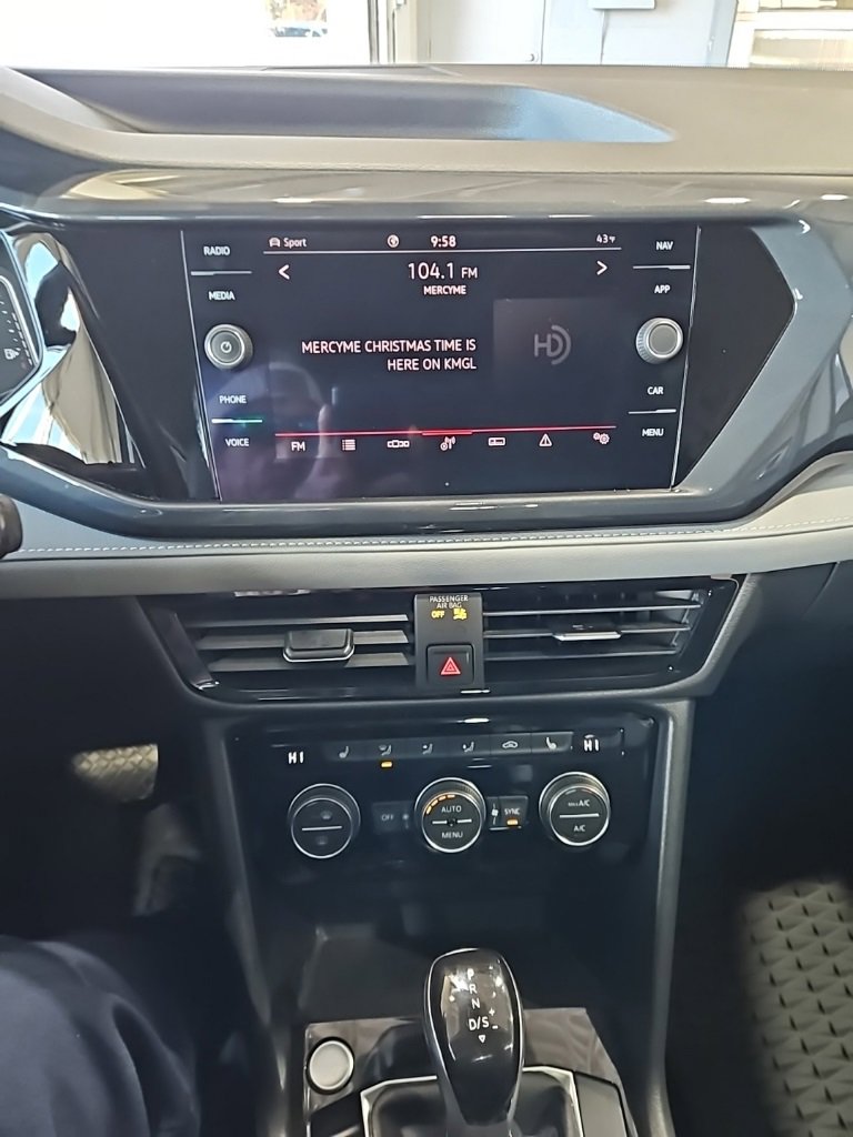 Used 2022 Volkswagen Taos SEL image 30