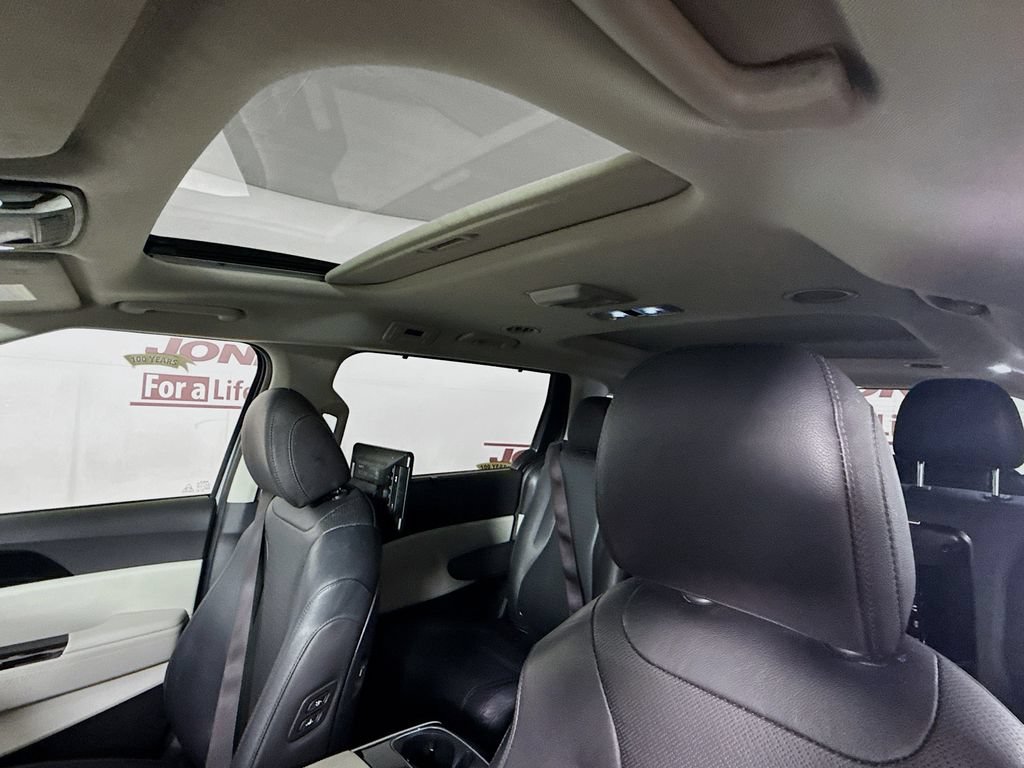 Used 2024 Kia Carnival SX Prestige FWD image 11