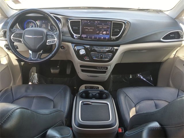Used 2021 Chrysler Pacifica Touring-L image 15