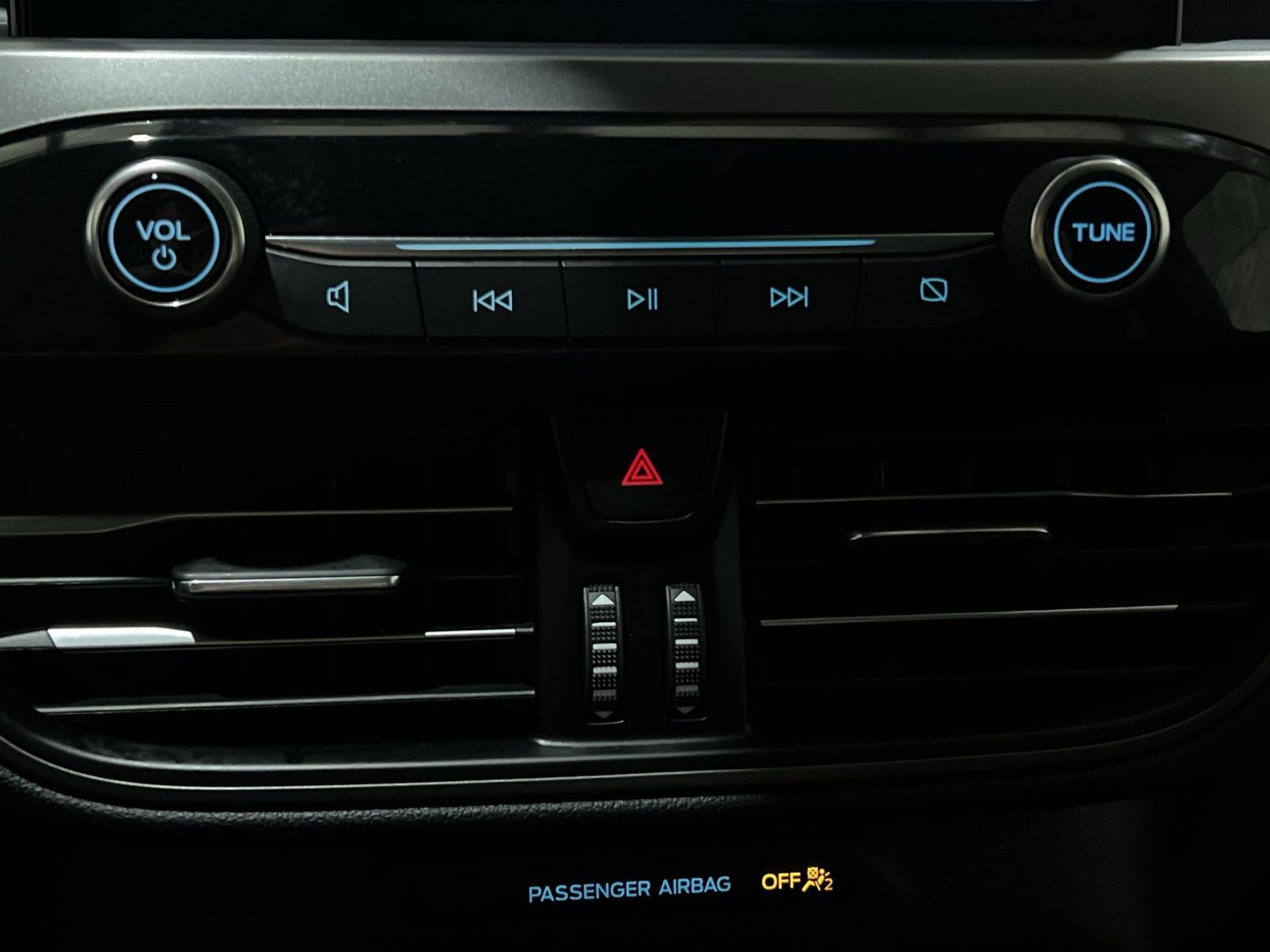Used 2024 Ford Escape Active w/ Cold Weather Package FWD image 23