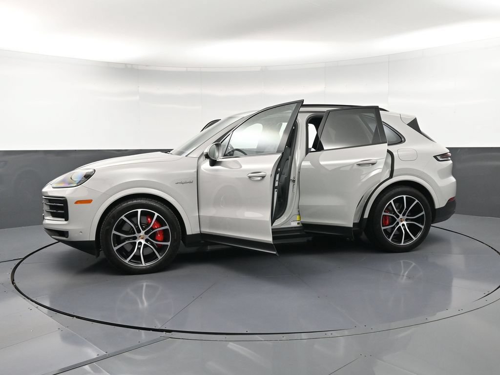 Certified 2025 Porsche Cayenne S AWD/4WD image 37