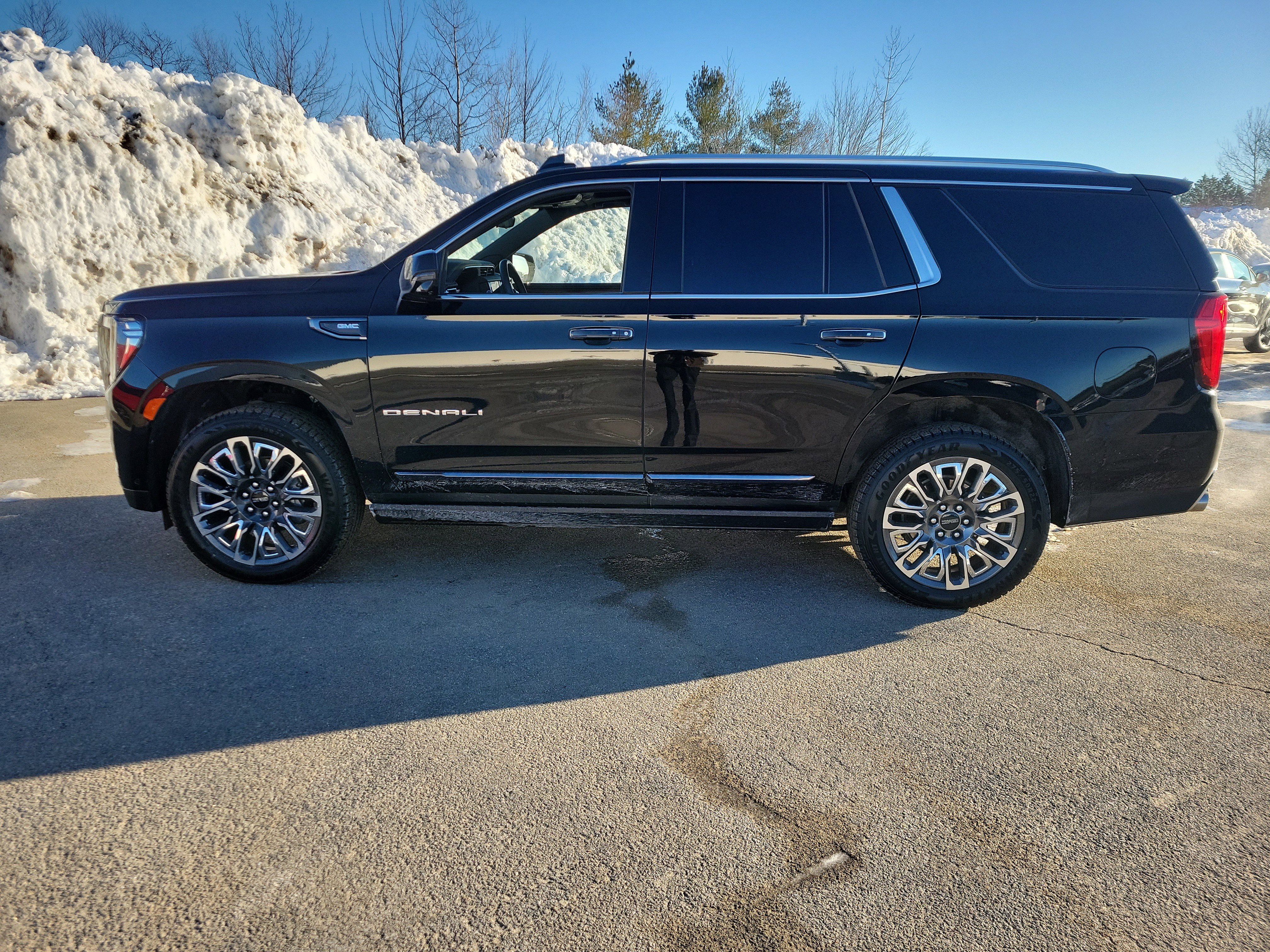 Certified 2023 GMC Yukon Denali Ultimate image 8