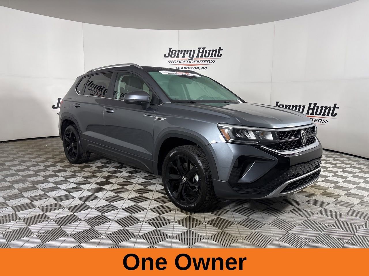 Used 2023 Volkswagen Taos SE w/ Panoramic Sunroof Package image 4