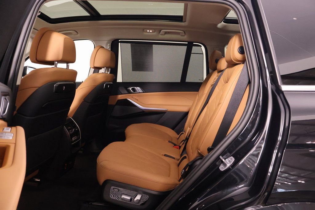 Used 2026 BMW X7 xDrive40i w/ Premium Package image 11