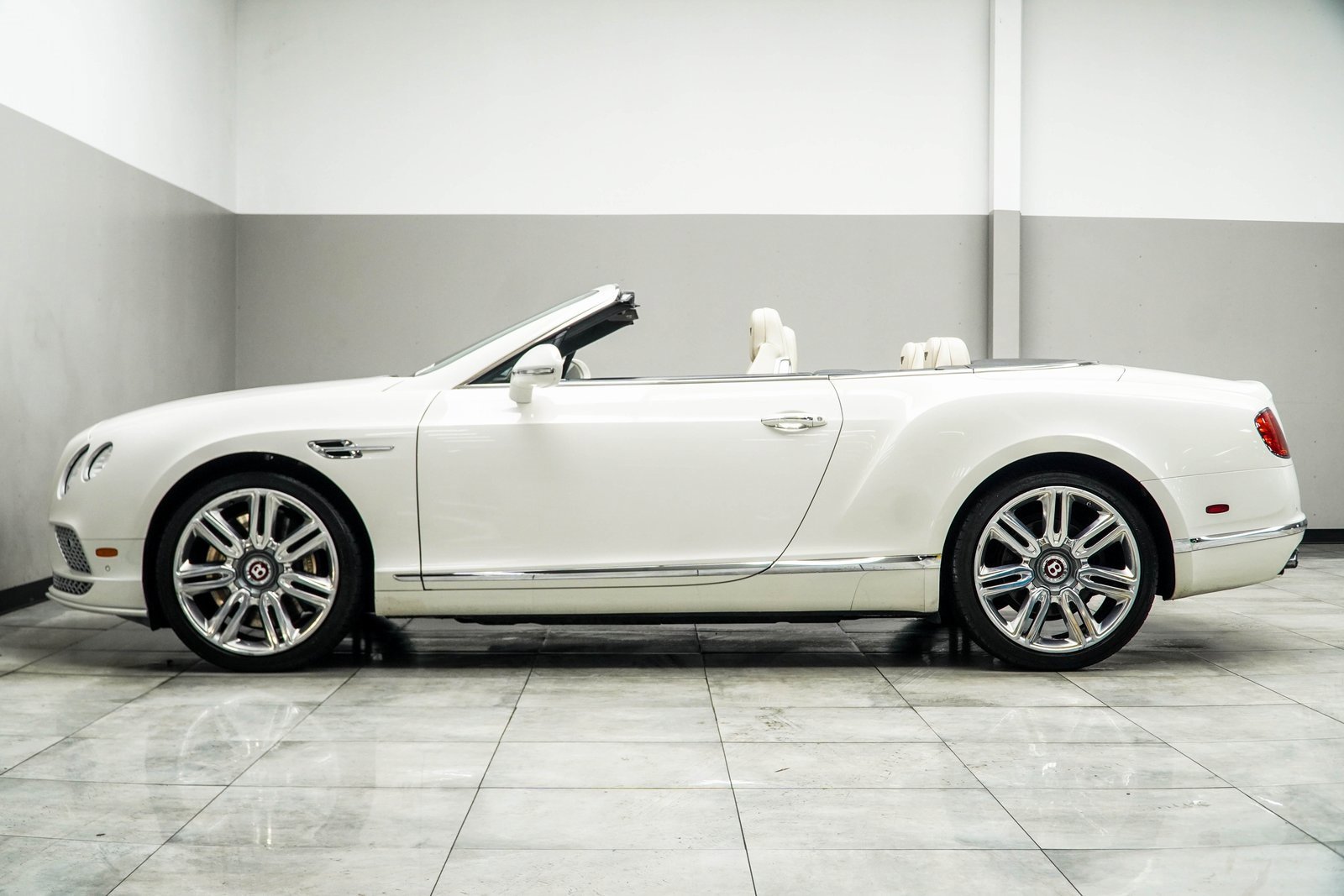 Used 2017 Bentley Continental GT image 11