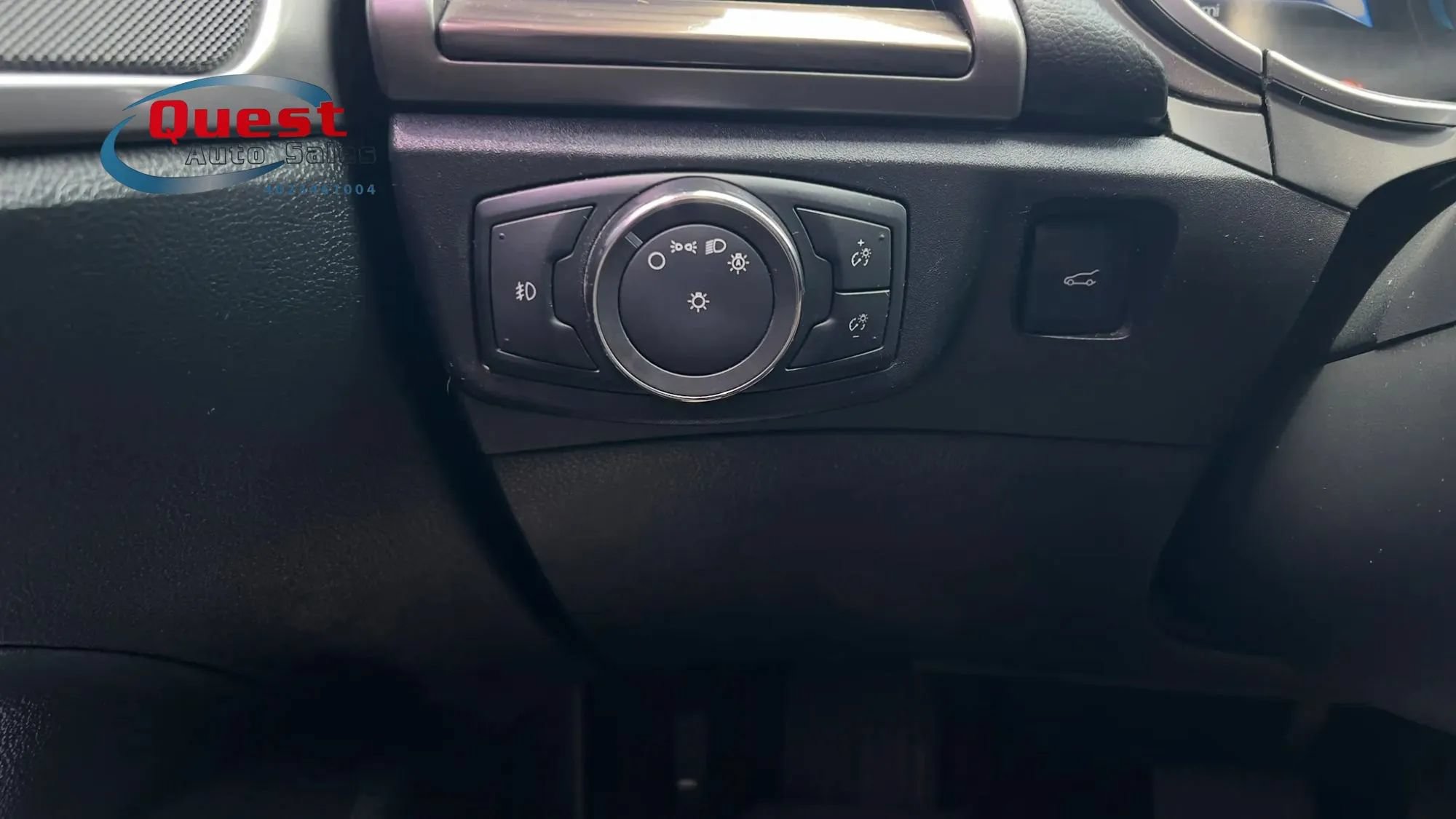 Used 2017 Ford Fusion Energi SE FWD image 33