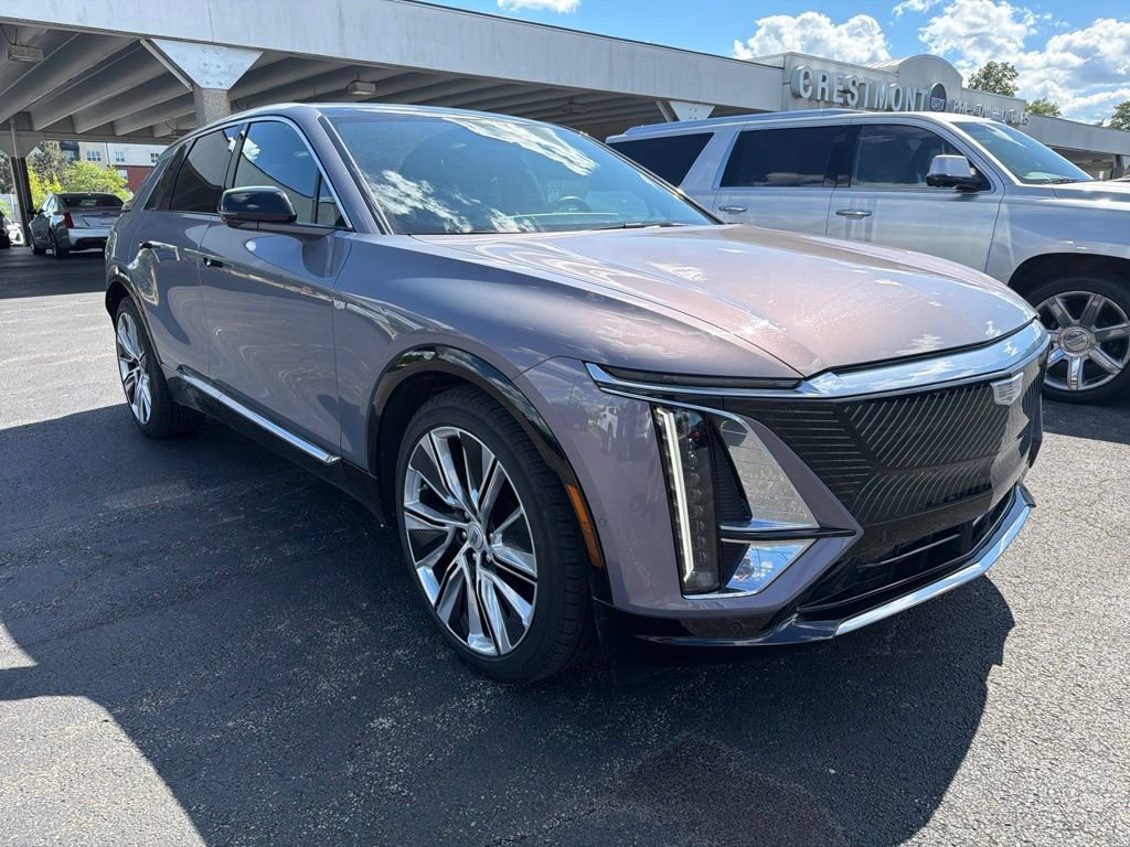Certified 2024 Cadillac Lyriq Luxury AWD/4WD image 3