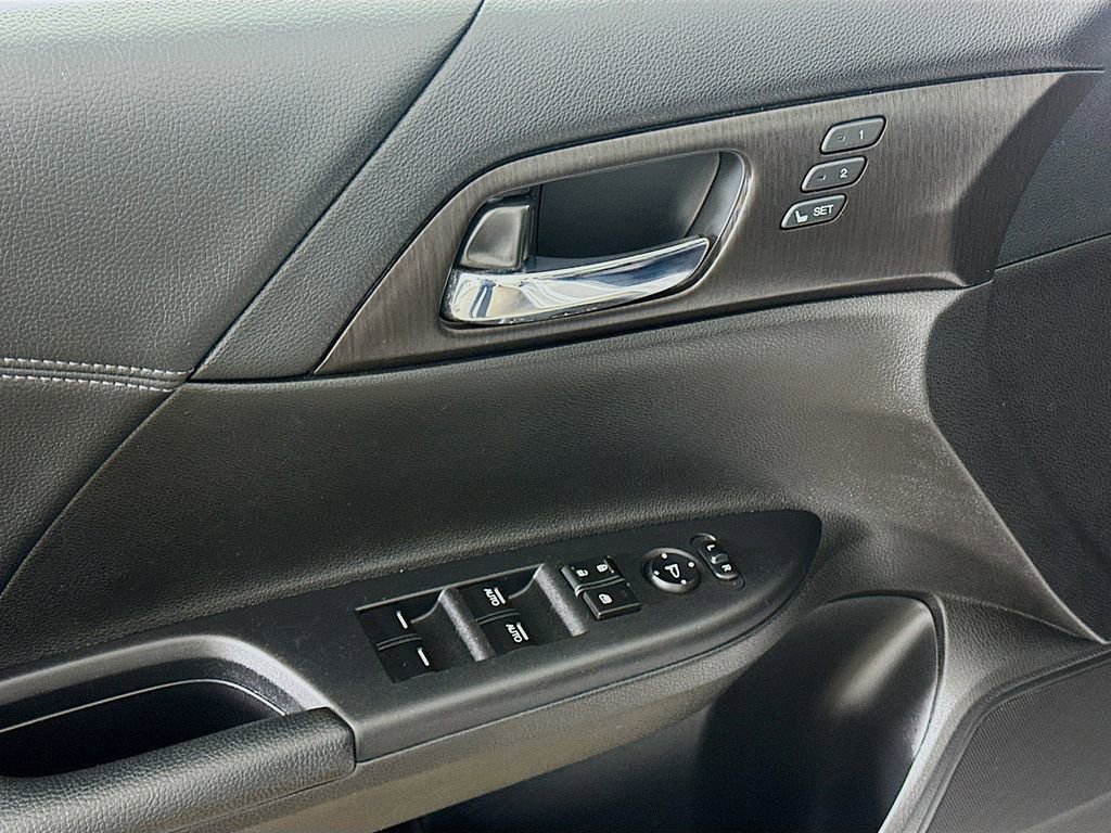 Used 2015 Honda Accord Touring image 21