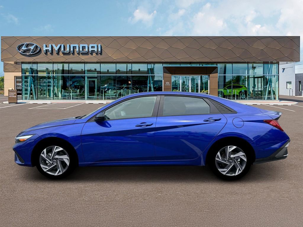 New 2025 Hyundai Elantra SEL FWD image 3