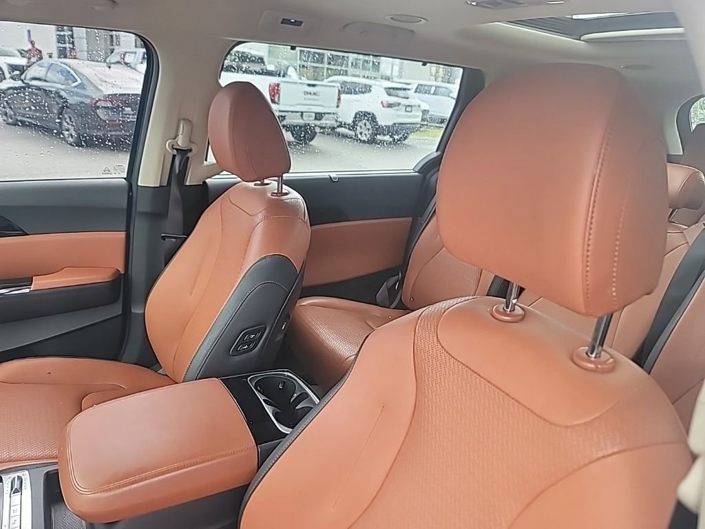 Used 2023 Kia Carnival SX Prestige FWD image 8