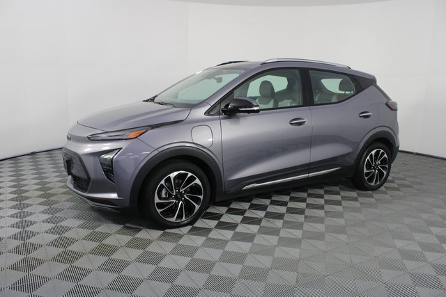 Used 2023 Chevrolet Bolt EUV Premier w/ Sun & Sound Package image 2