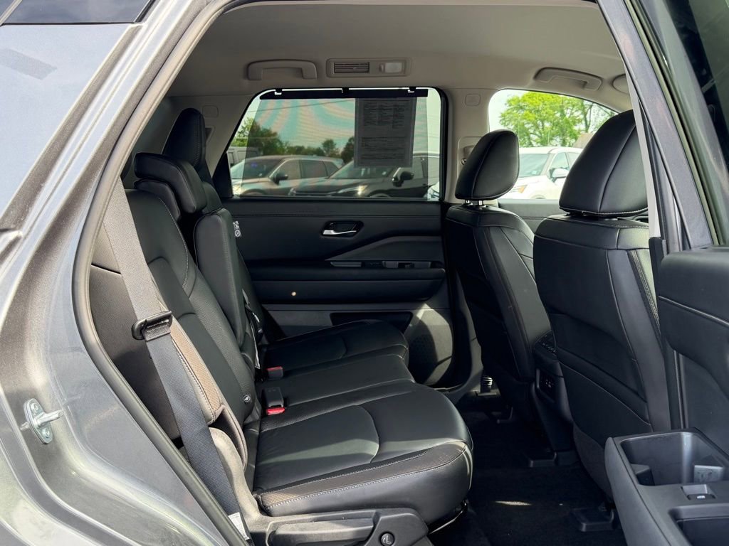 Used 2025 Nissan Pathfinder SL w/ Cargo Package FWD image 20