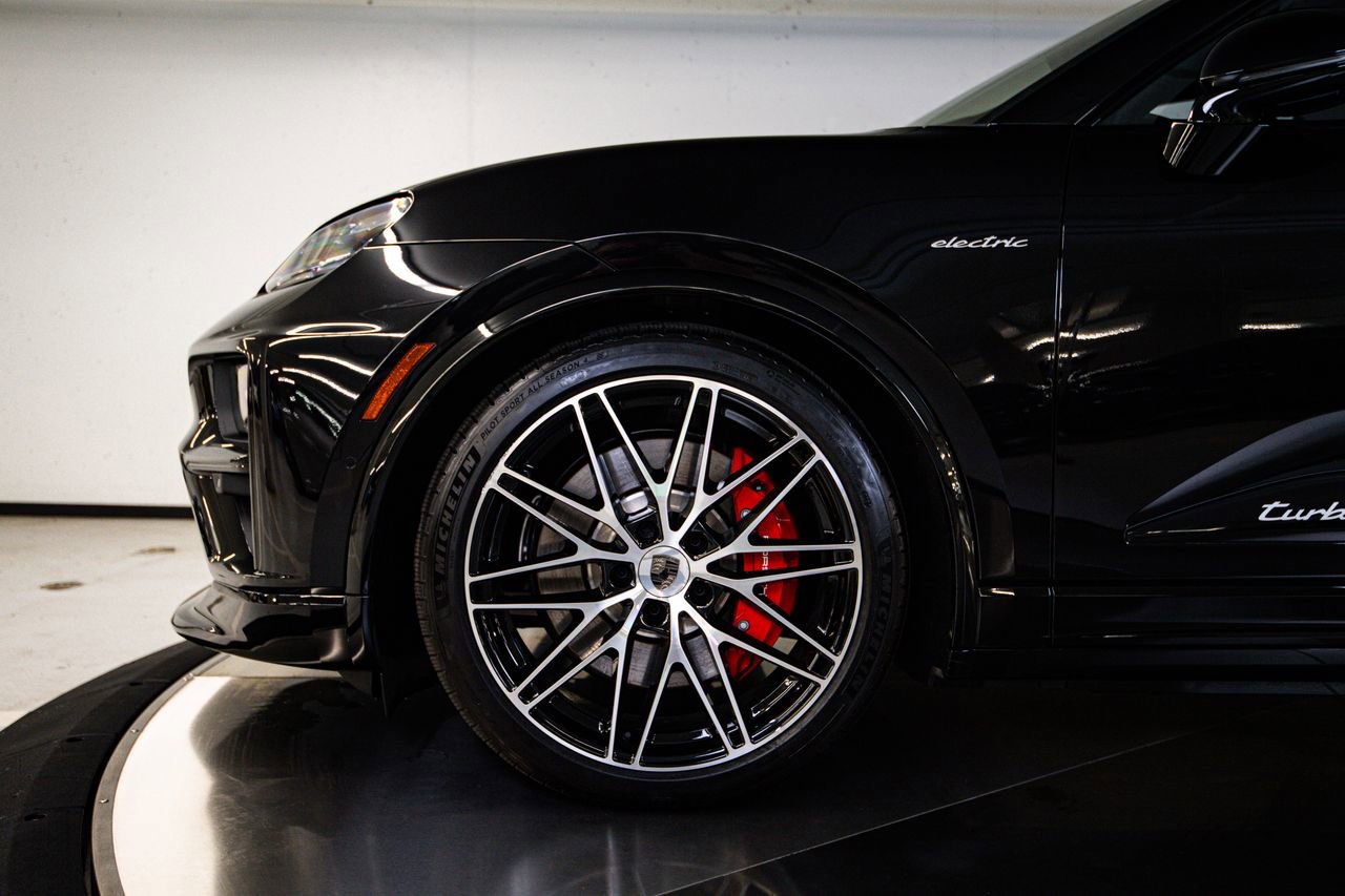 Certified 2025 Porsche Macan Turbo Electric AWD/4WD image 11