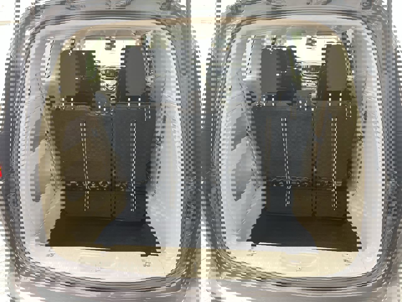 Used 2023 Chrysler Voyager LX image 28