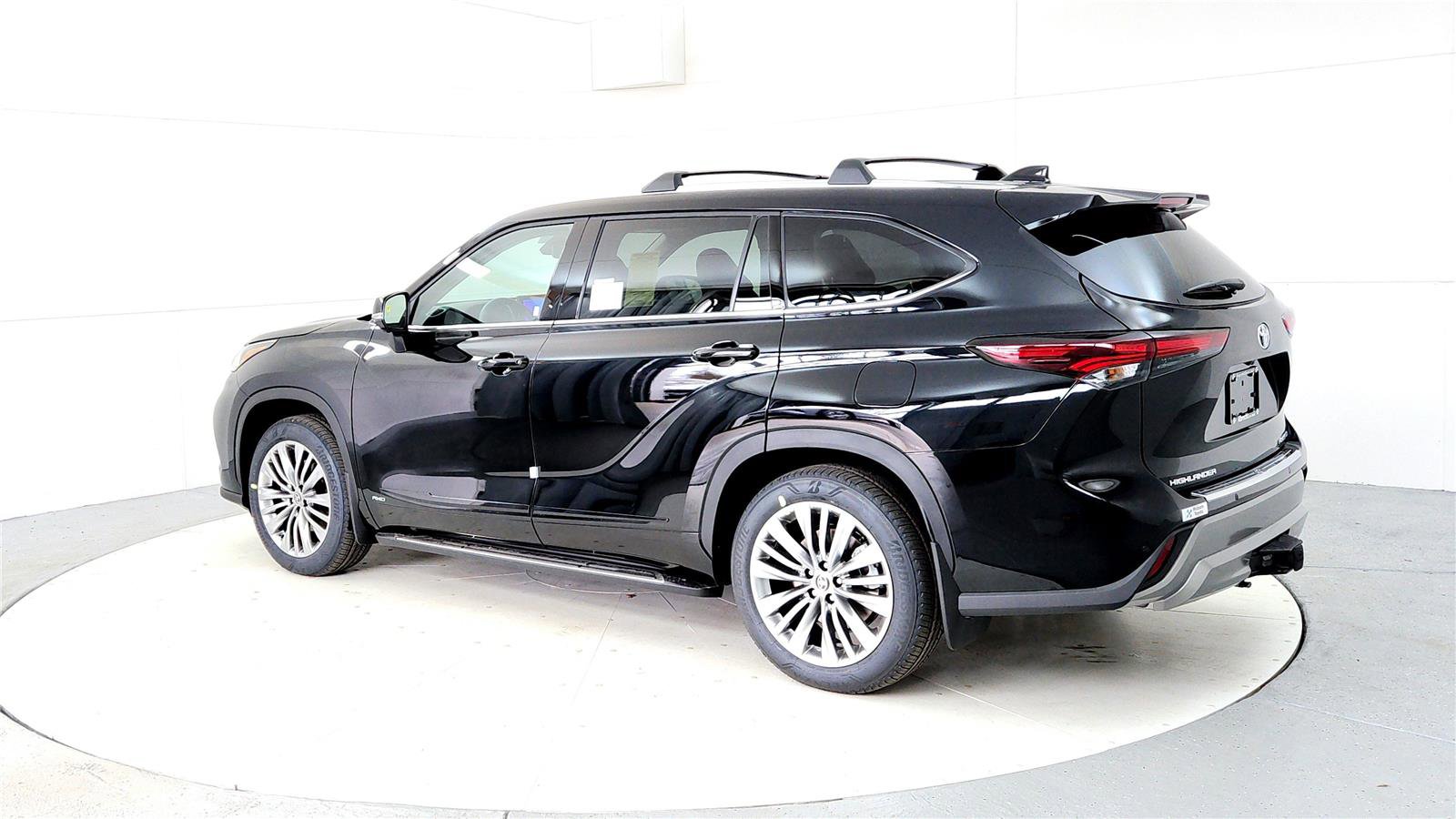New 2026 Toyota Highlander Platinum image 4
