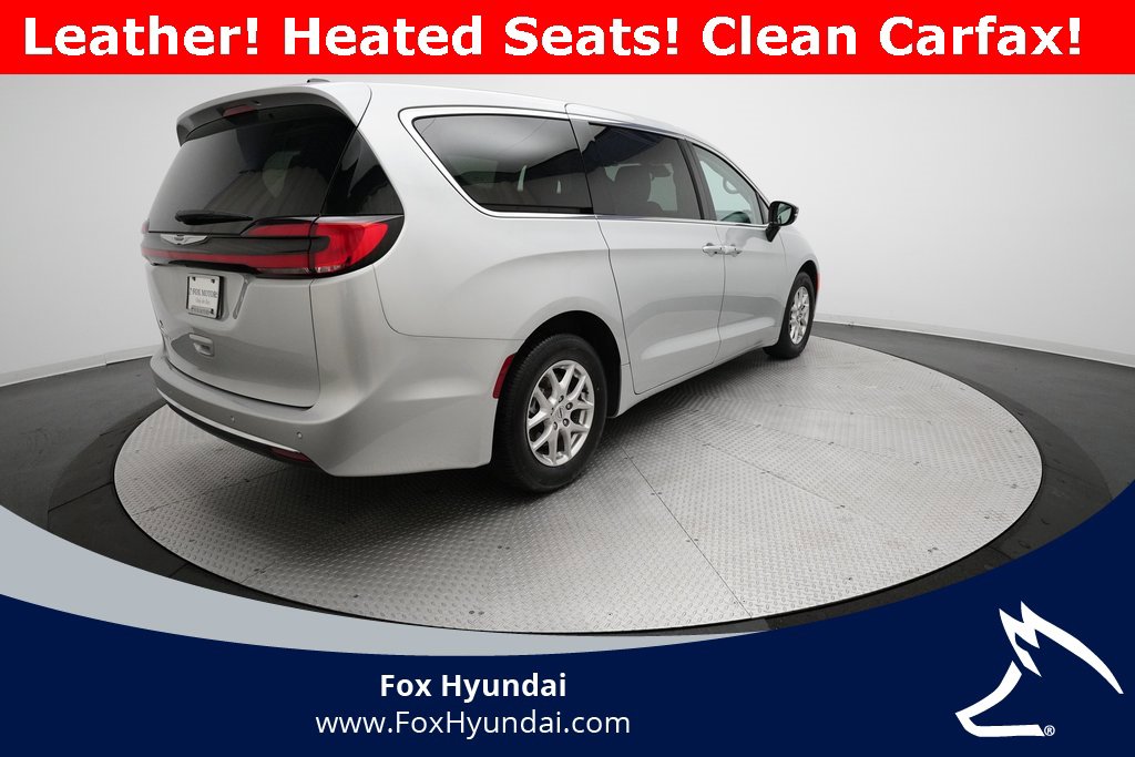 Used 2024 Chrysler Pacifica Touring-L image 36