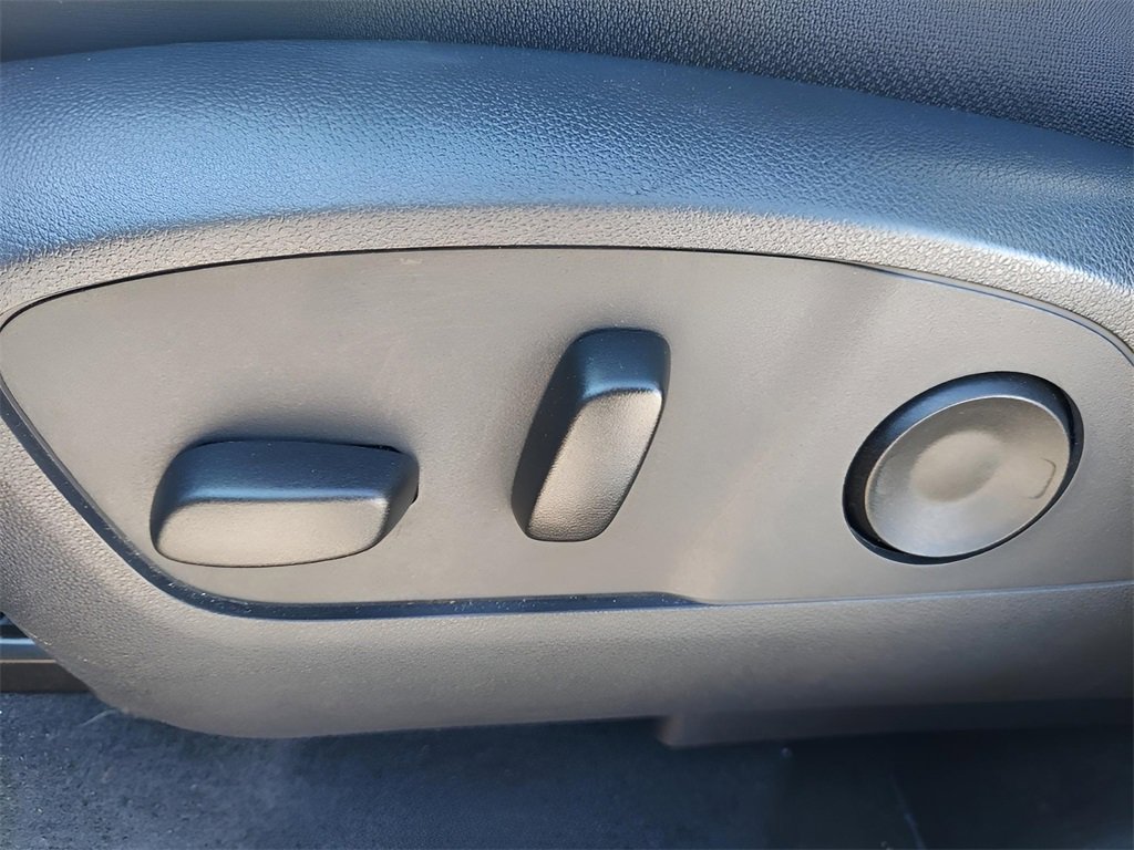 Used 2025 GMC Acadia Elevation image 11