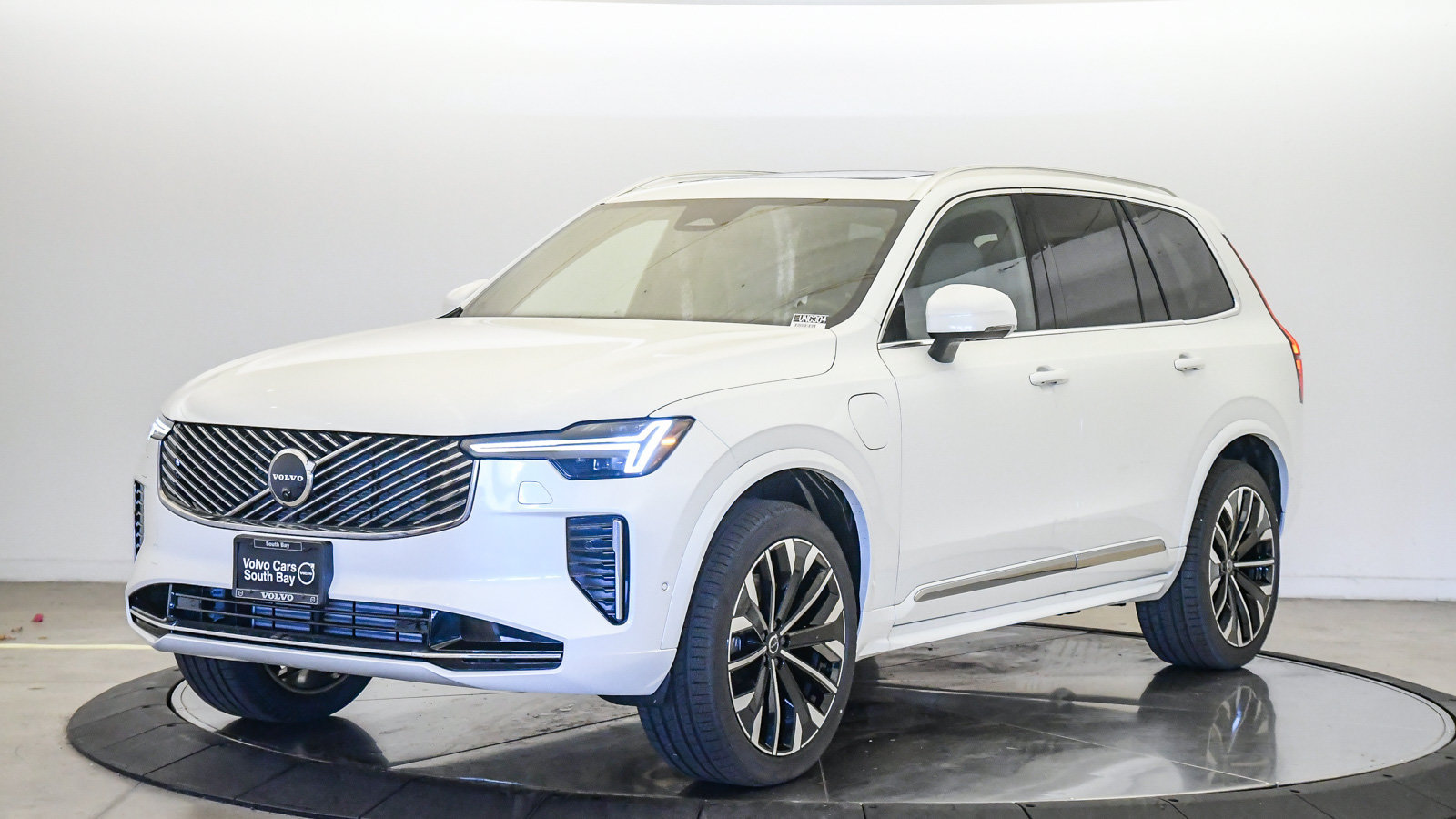 New 2026 Volvo XC90 T8 Plus w/ Protection Package AWD/4WD image 1