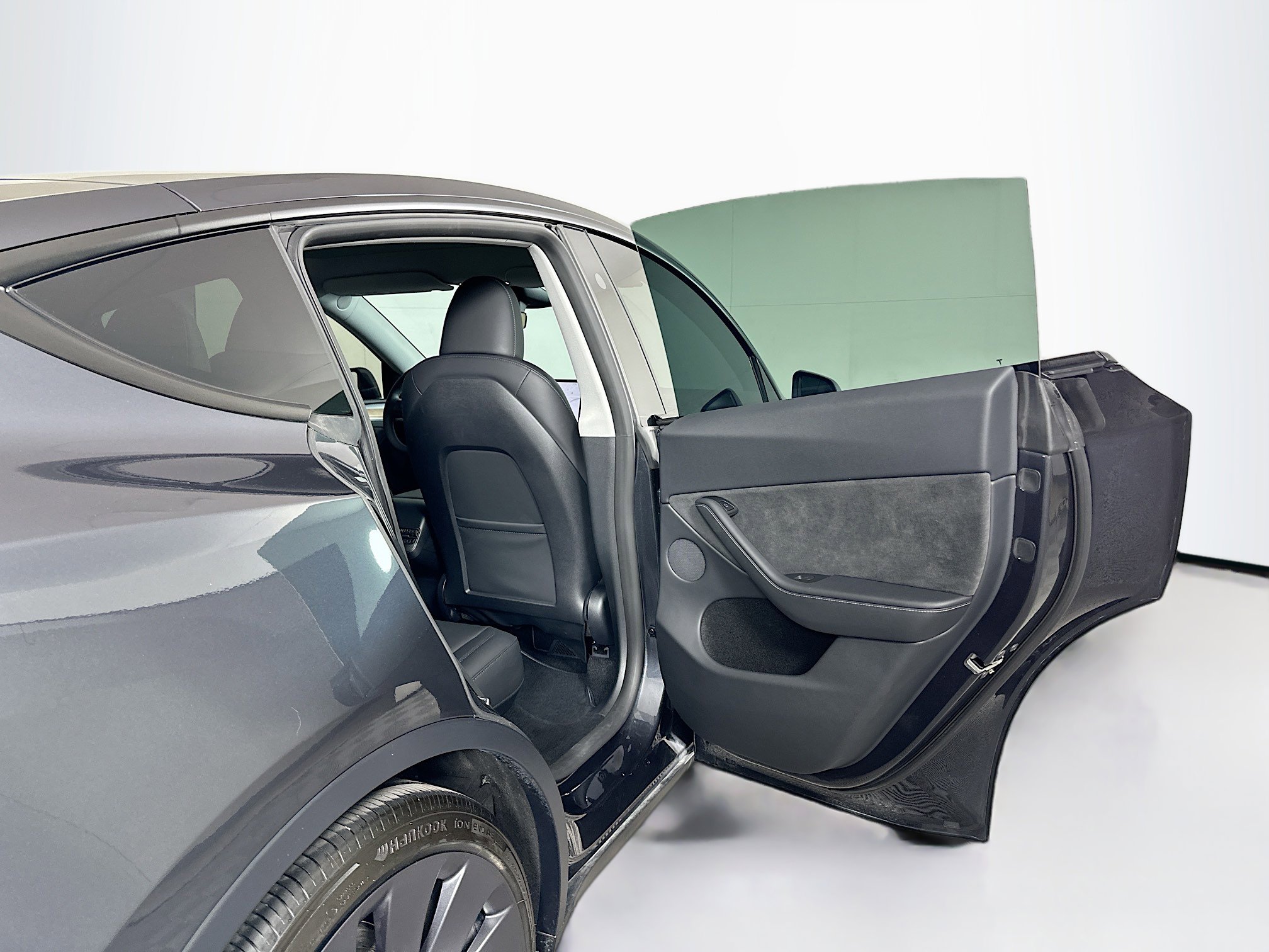 Used 2025 Tesla Model Y Performance image 30