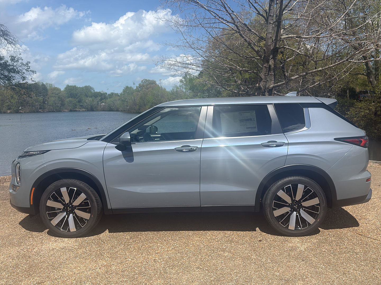 New 2026 Mitsubishi Outlander SE FWD image 10