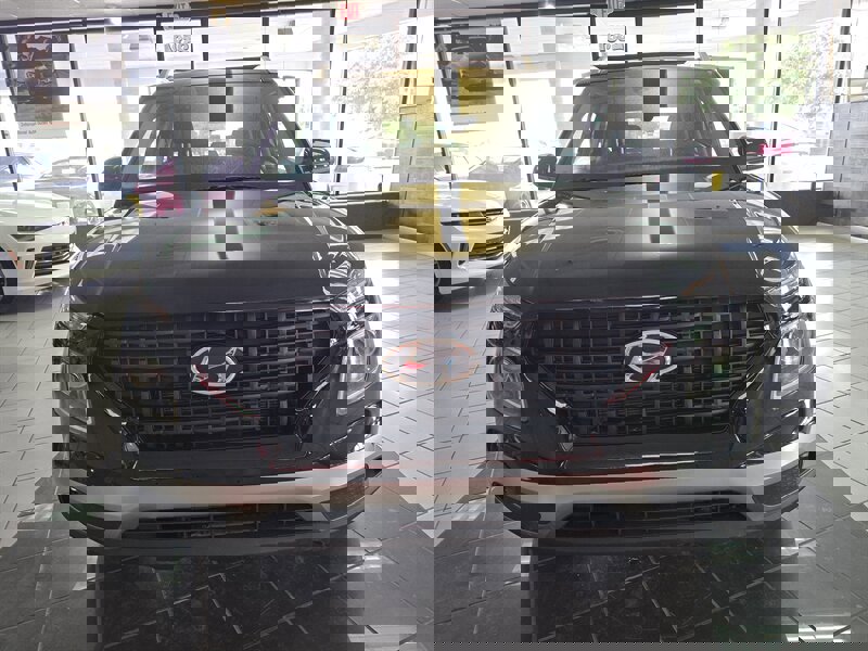 Used 2023 Hyundai Venue SEL w/ Cargo Package image 2