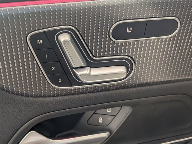 Used 2021 Mercedes-Benz GLA 250 4MATIC image 11