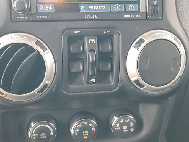 Used 2016 Jeep Wrangler Unlimited Sahara w/ Connectivity Group image 15