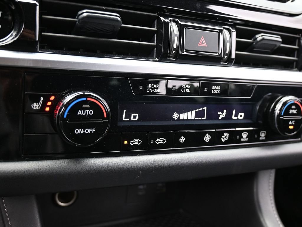 Used 2025 Nissan Pathfinder SV image 20