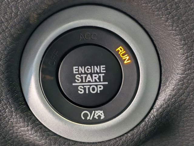 New 2026 Chrysler Pacifica Limited w/ Uconnect Theater Family Group image 21