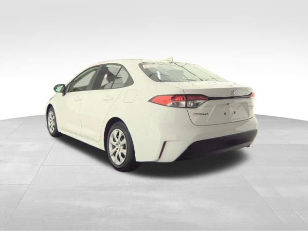 Used 2024 Toyota Corolla LE FWD image 5