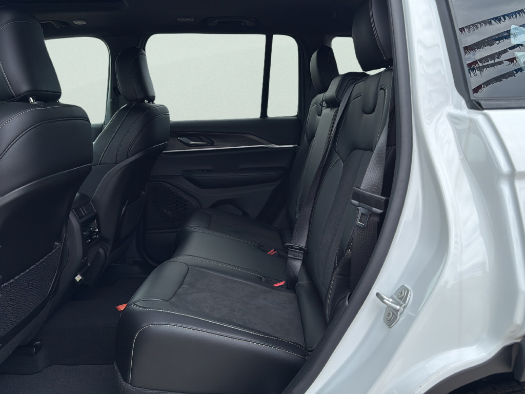 New 2026 Jeep Grand Cherokee Altitude AWD/4WD image 14