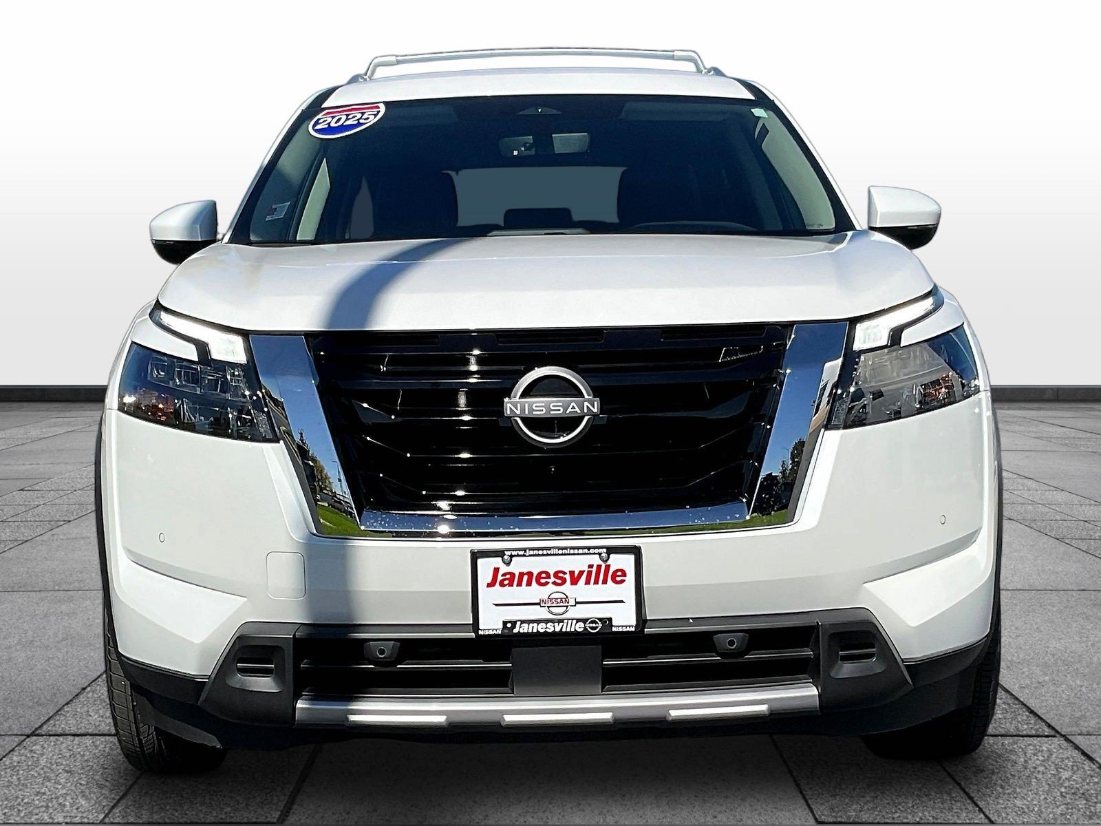 Certified 2025 Nissan Pathfinder SL AWD/4WD image 2