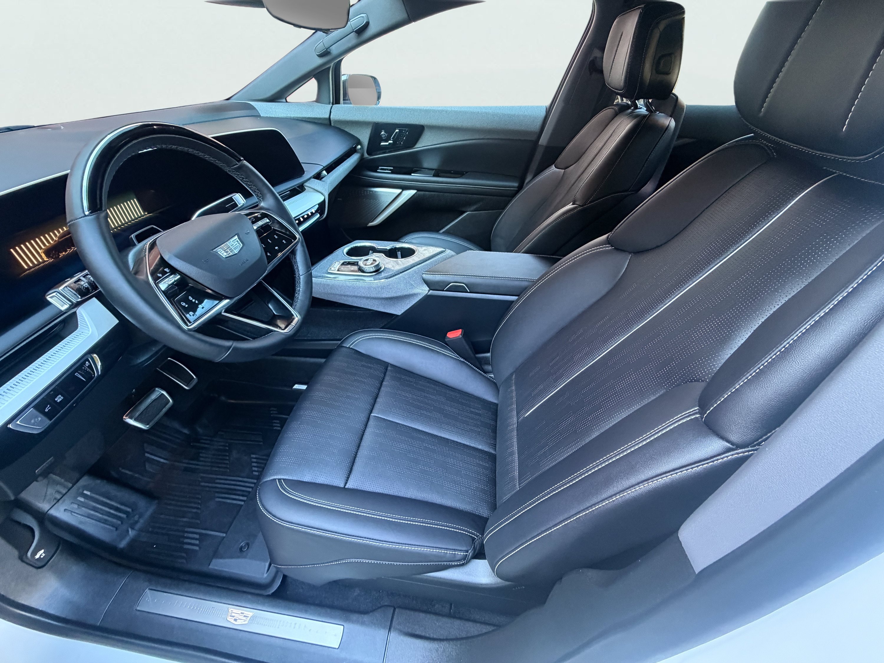 Used 2025 Cadillac Optiq Luxury 2 w/ LPO, Floor Liner Package AWD/4WD image 13