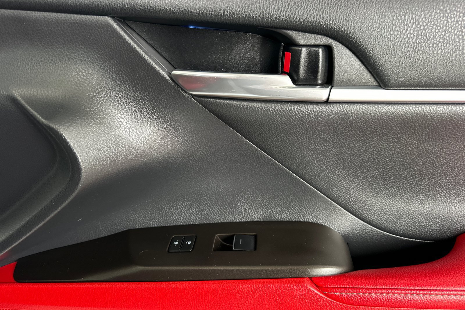 Used 2021 Toyota Camry XSE w/ Carpet Mat Package (TMS) FWD image 21