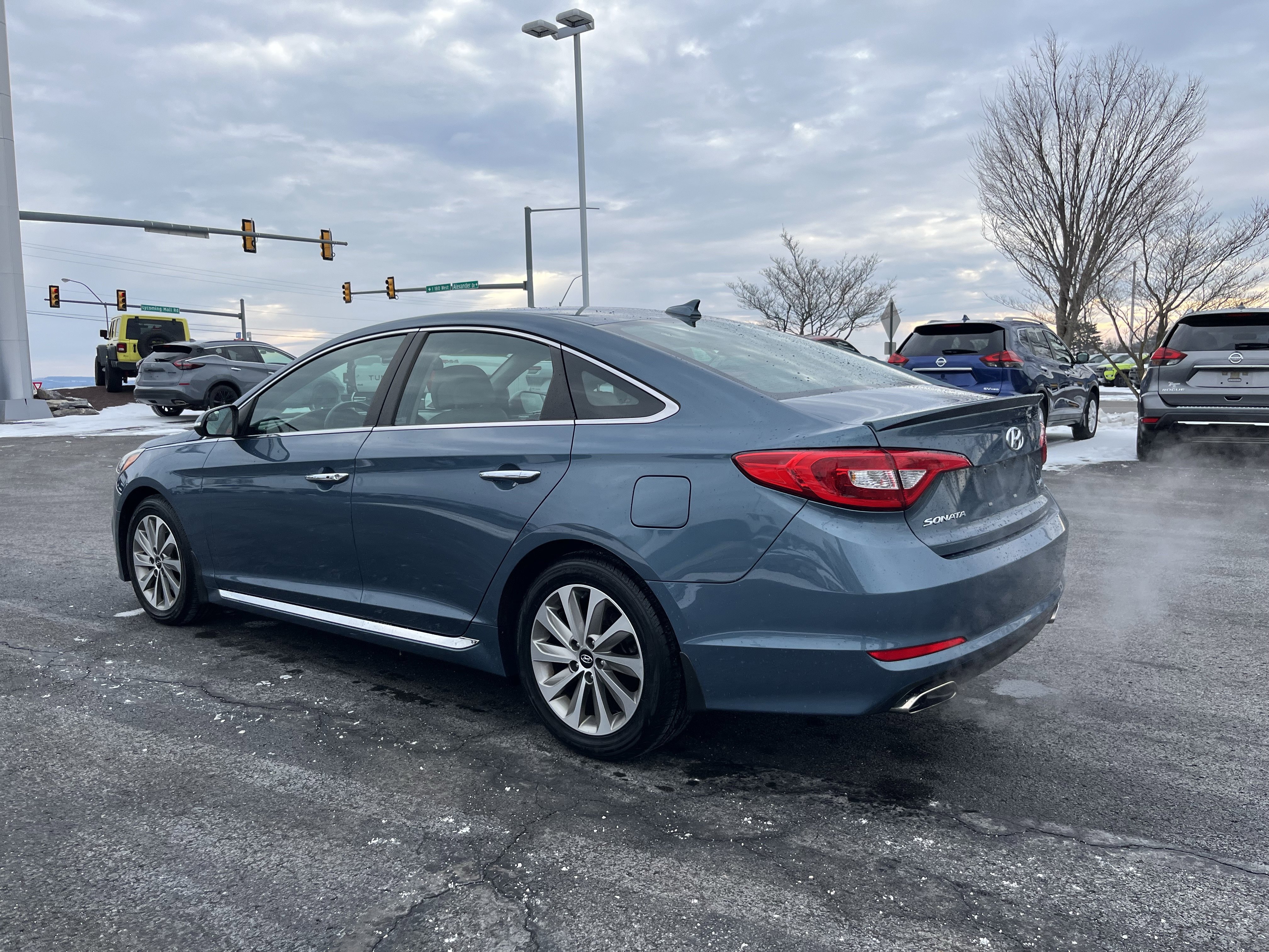 Used 2017 Hyundai Sonata Sport w/ Value Edition Package 02 image 6