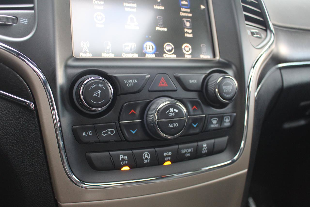 Used 2016 Jeep Grand Cherokee Limited AWD/4WD image 28