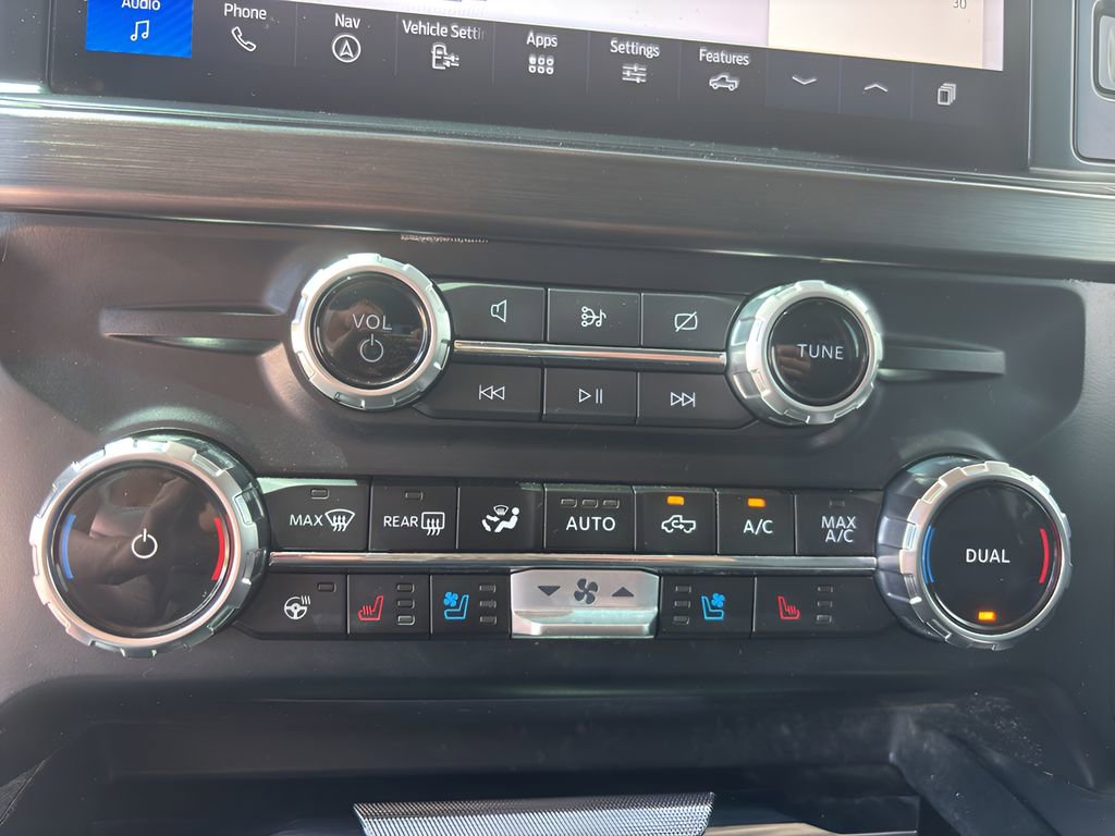 Used 2024 Ford F350 Lariat w/ Black Appearance Package AWD/4WD image 14