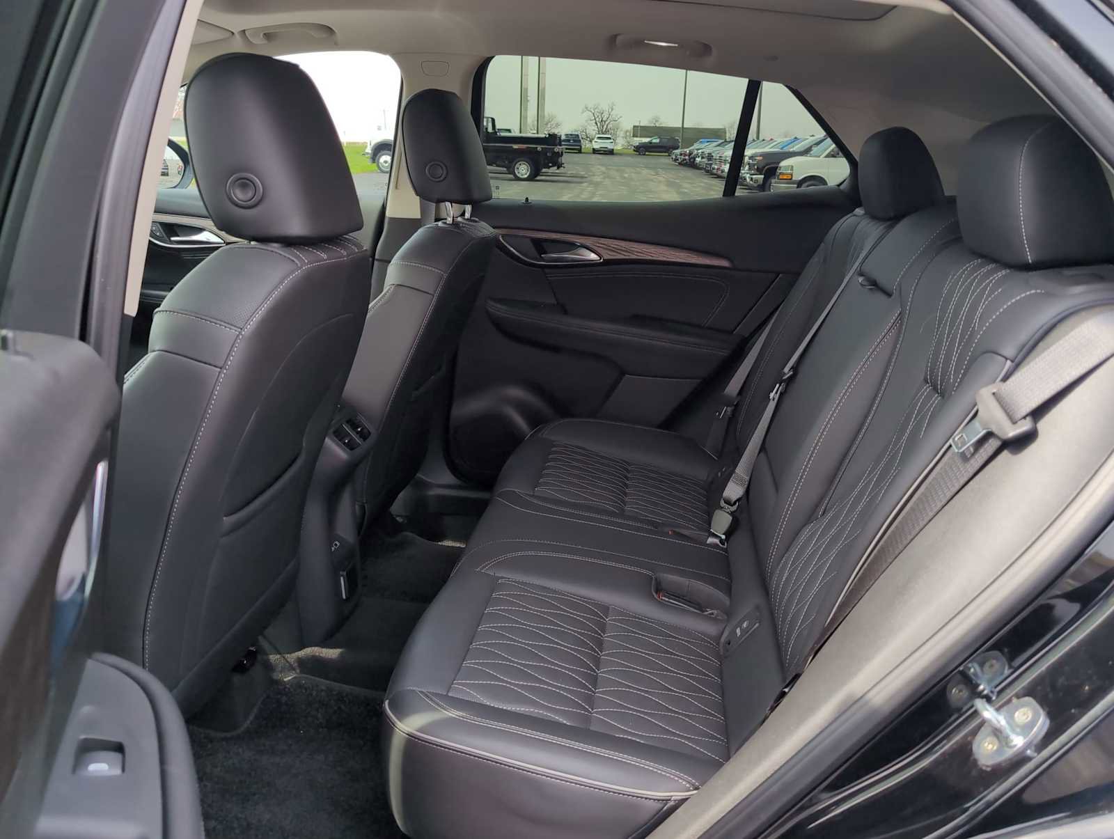 Used 2023 Buick Envision Avenir image 26