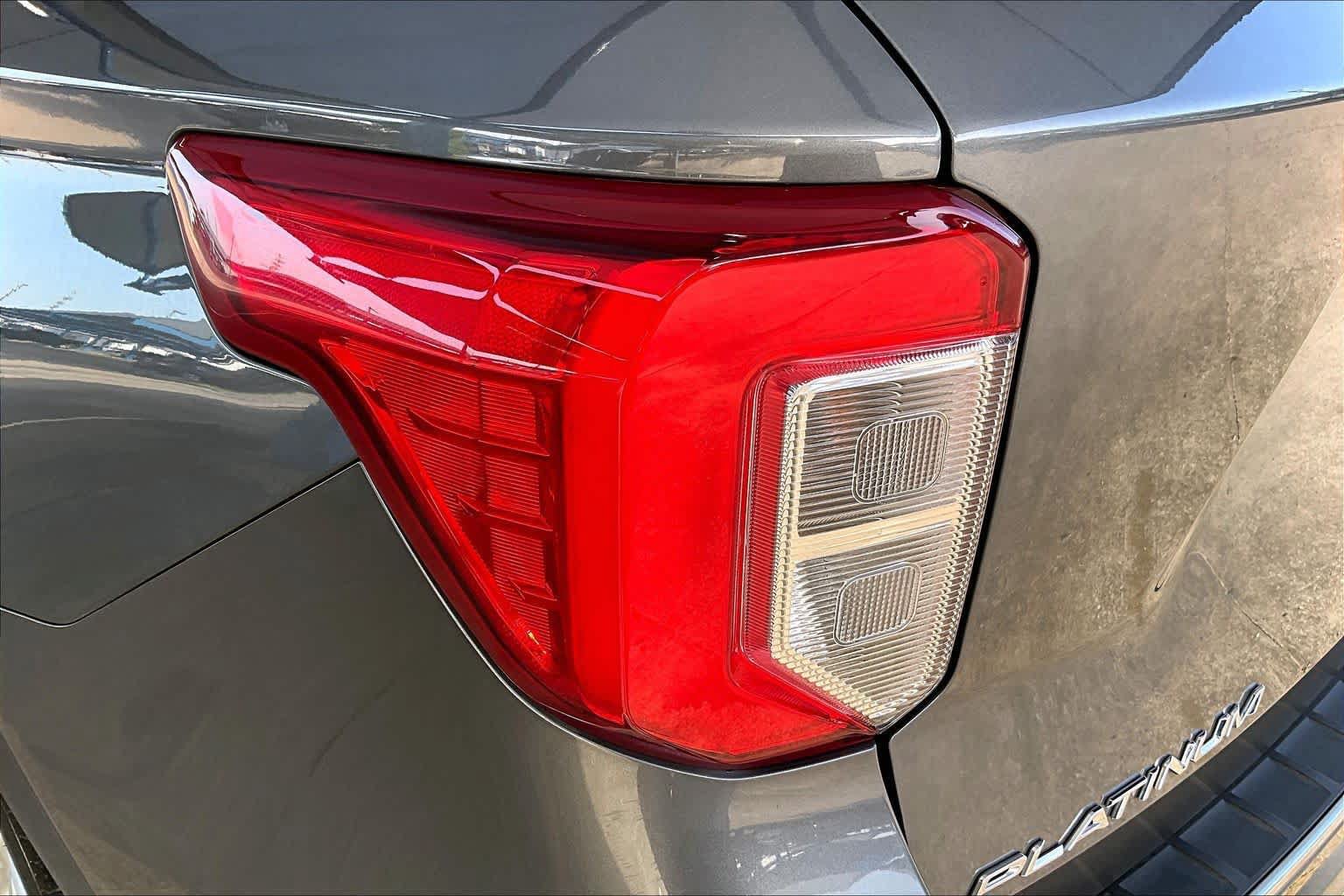 Used 2022 Ford Explorer Platinum w/ Equipment Group 601A AWD/4WD image 29
