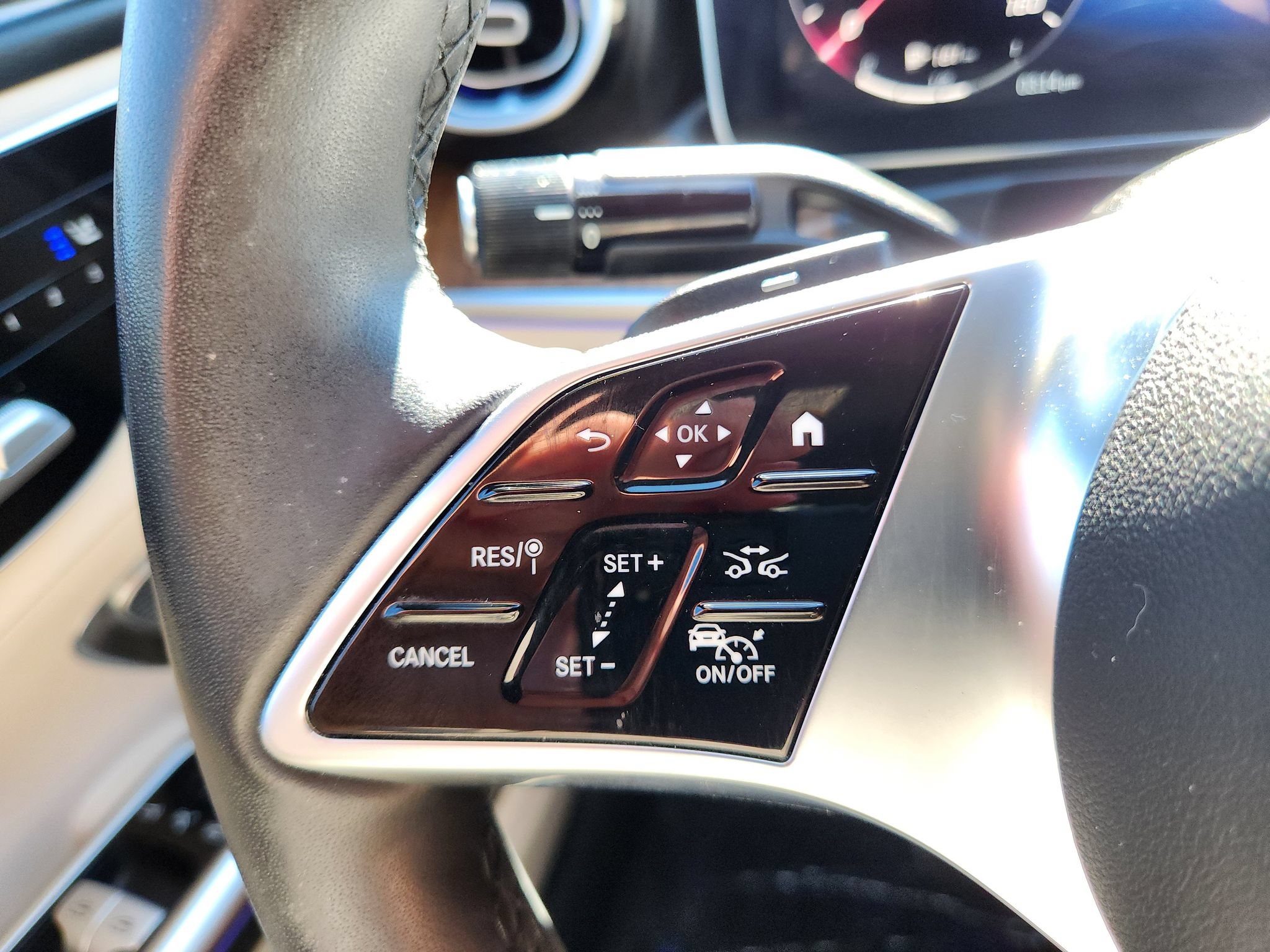 Certified 2024 Mercedes-Benz C 300 4MATIC Sedan image 33