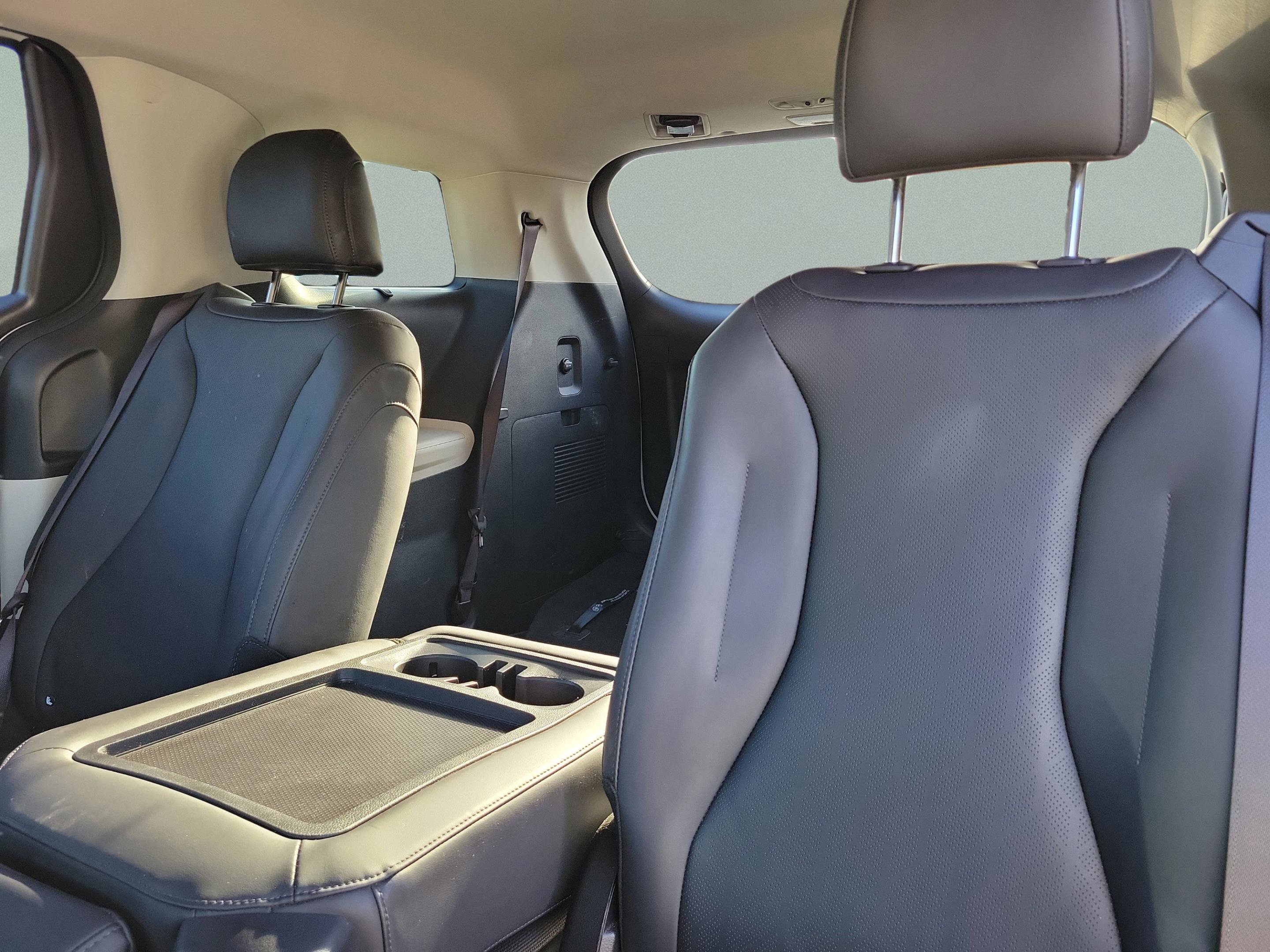 Used 2024 Kia Carnival EX image 21